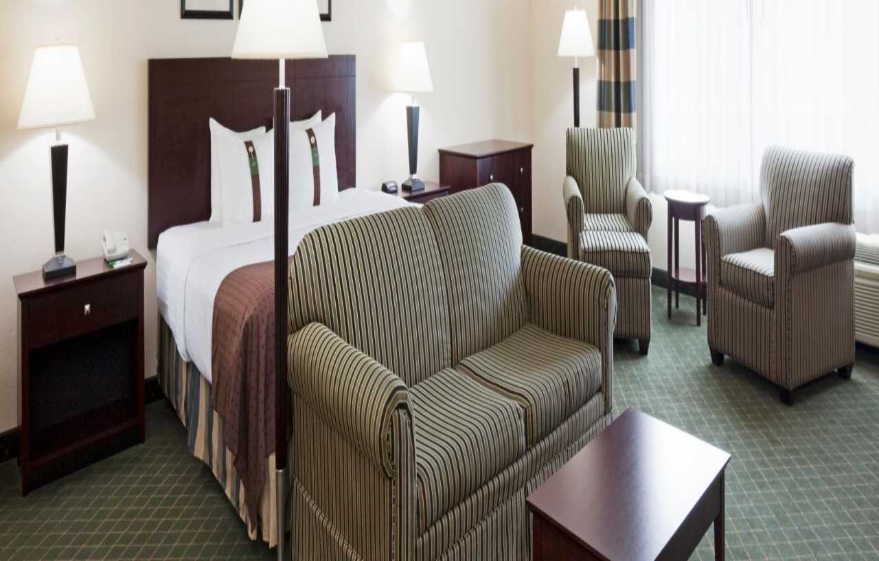 Holiday Inn Conference Center Marshfield, An Ihg Hotel Exterior photo